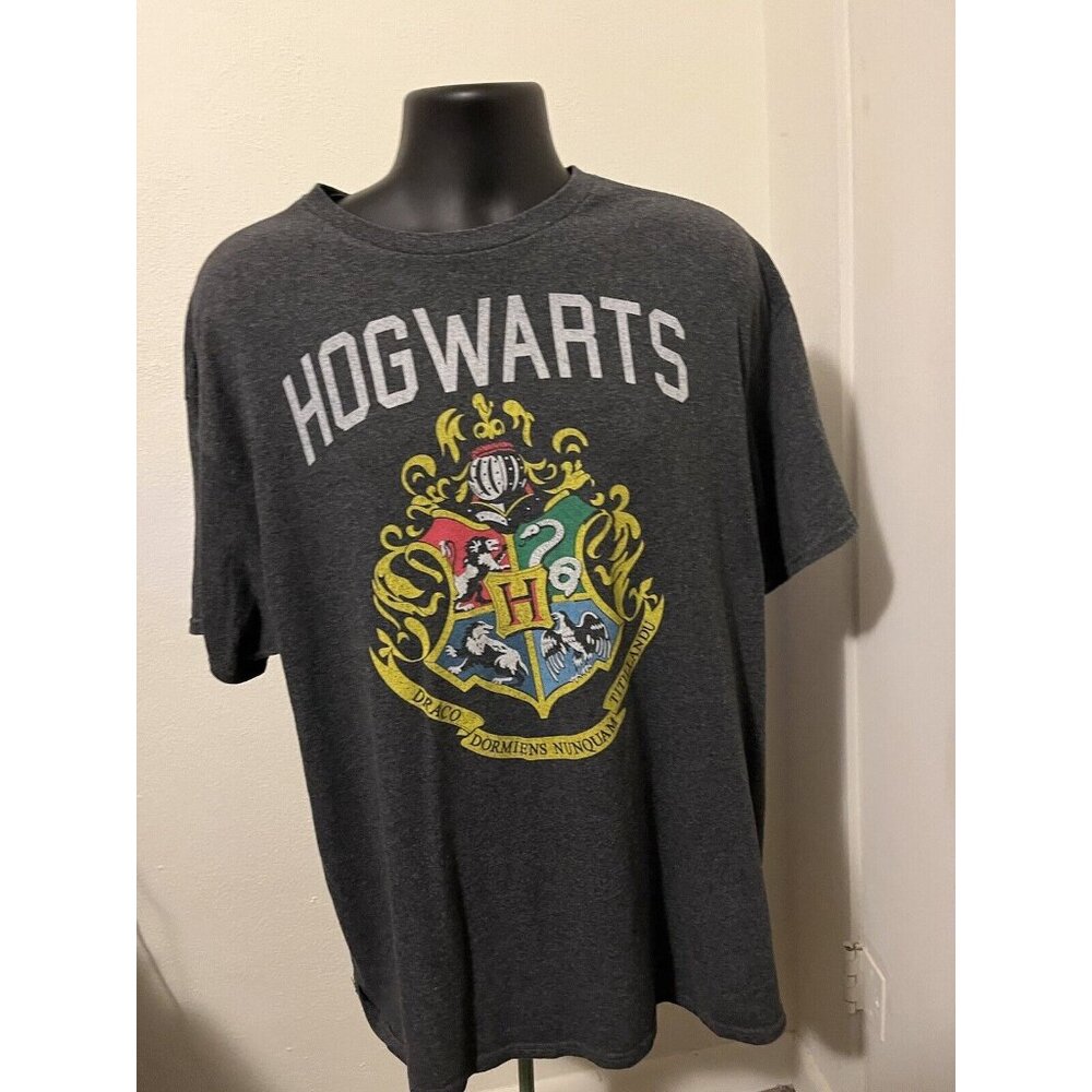 Harry Potter T Shirt Men XL Hogwarts Coat of Arms Shield Graphic Dark Gray